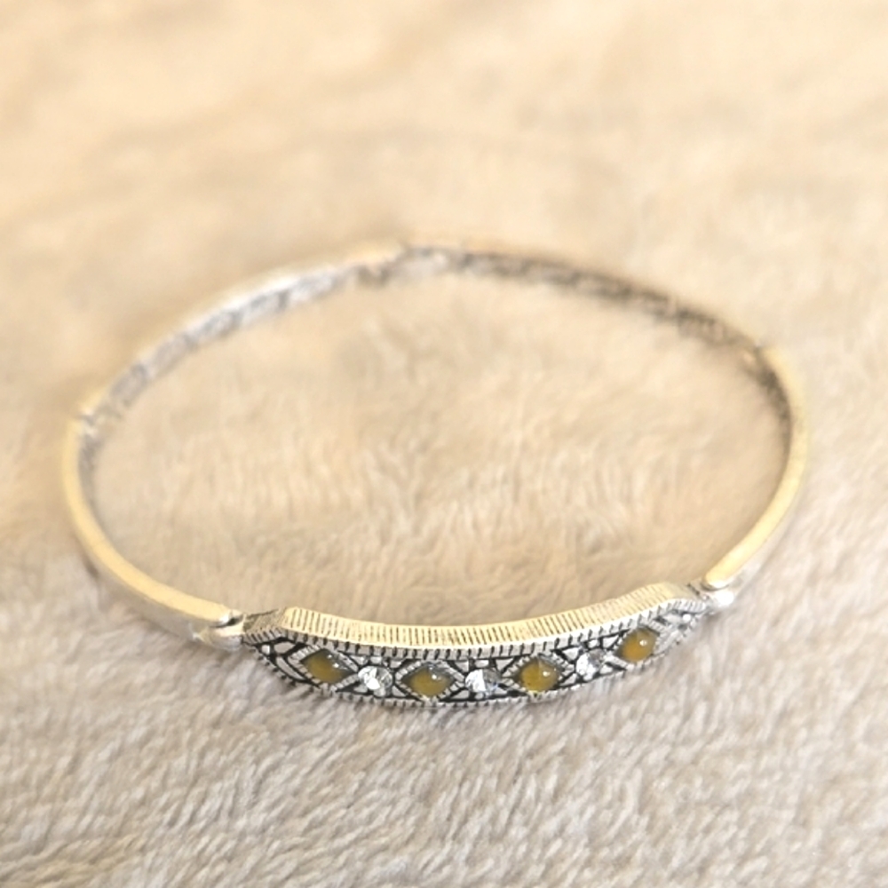 #024 Vintage Silver Tone Women's Bracelet